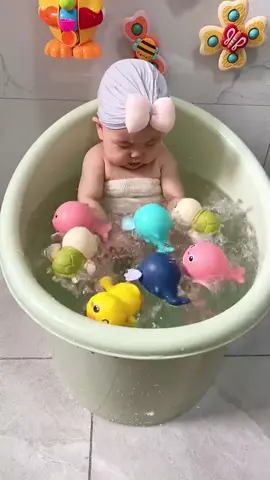 mainan mandi anak bebek berenang #mainananak #mainanmandi #mainanmandianak #mainanmandibayi #mainanmandiviral #mainanmandianakbayi #mainanmandianakbayi 
