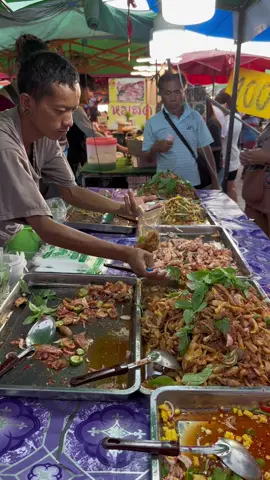 ทุกอย่าง25บาท - ทีมงาน4คน ตัก3ปรุง1 ซอสปรุงเสร็จจากที่บ้าน มาคลุกที่หน้างาน ไม่งั้นไม่ทันกิน!! ยำคอหมูย่าง ยำปูม้า ยำเครื่องใน - คลองถมท่าเรือ อยุธยา (วันจันทร์) #อร่อยบอกต่อ #สร้างรายได้ #streetfood #Foodie #foodblogger #FoodLover #delicious #yummy #food #yum 