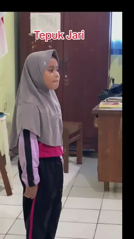 Ice Breaking Bagian Satu. #icebreaking #tepukjari #sekolahdasarnegeri #sdnegeri2pedes #kelas2sd😘 