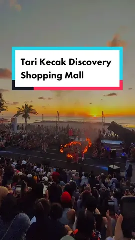 Kapan lagi bisa sunset an sambil nonton Tari Kecak gratis!🫣 SAVE, Lokasinya di Discovery Shopping Mall Bali. Pertunjukannya berada di Amphitheater tangga iconic yang langsung menghadap ke lapangan basket dan pantai.  Acara ini Sudah berlangsung dari bulan lalu. Pada bulan ini berlangsung setiap hari kamis (06, 13, 20 & 27 July 2023).  Yuk mention seseorang yang bakalan kalain ajak kesini! Video : instagram/ @wawan._ardi  Lokasi : Belakang Discovery Shopping Mall, Jl. Kartika Plaza, Kecamatan Kuta, Kabupaten Badung, Bali.  • Untuk ikut berpartisipasi mengangkat pariwisata di #Bali setiap hari @otw_melali & @otwmelaliofficail akan me-repost photo/video dari berbagai kabupaten di Provinsi Bali. • #otwmelalibadung  #exploreindonesia  #promotebali