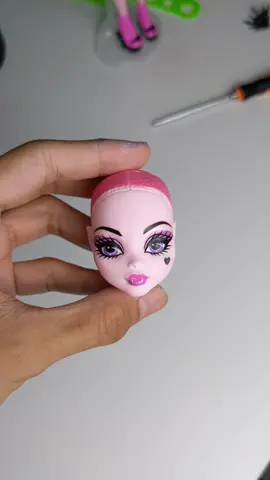đến giờ phá búp bê rồi 🤗 #monsterhigh #randolphpham #draculaura #howliday @Monster High 