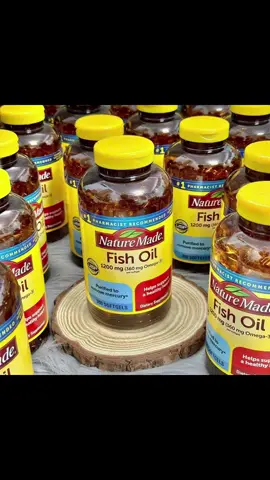 ✨✨Fish oil Nature Made ra mẫu mới 300 viên nhé khách ơi. Dầu cá Mỹ thì quá xuất sắc rồi, đặc biệt cần cho ai muốn phòng ngừa các bệnh liên quan đến tim mạch. 🐟 Viên Dầu Cá Nature Made Fish Oil Omega 3 - 1200mg 💥💥Công dụng: ✔️Bảo vệ tim mạch, giảm nguy cơ đau tim, mắc bệnh xơ vữa động mạch. ✔️Giúp tăng cường trí nhớ và cải thiện chức năng não bộ. ✔️Nuôi dưỡng và bảo vệ mắt khỏi các bệnh về thị giác như viêm võng mạc, thoái hóa điểm vàng, giảm khô mắt và làm sáng mắt. ✔️Tăng cường hoạt động hệ thần k