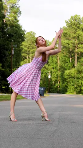 Dance the night away *clap clap* 🎀🩷🪩#barbie #barbiethemovie #dualipa 