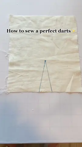 Tip: Como hacer una pinza perfecta ✨ #sewingtiktok #sewingforyoupage #sewing #sewingtutorial #sewingtips #costura #costurafacil #corteyconfeccion #patronesdecostura #sewingpattern #etsypattern #fyp 
