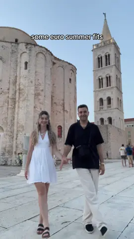 not me counting down in every clip 😀 #fyp #eurosummer #coupleoutfits #thatsthewayeverydaygoes #crosslegtrend #holdhandstrend #outfits 