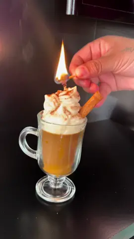 A queima da nossa vela com chantilly 🥰🤌🏻 #velas #maktubvelasaromaticas #velasartesanales #velasartesanais #candles #candlesoftiktok #chocolatequente #candlechantilly #barbie #candleshop #barbie 