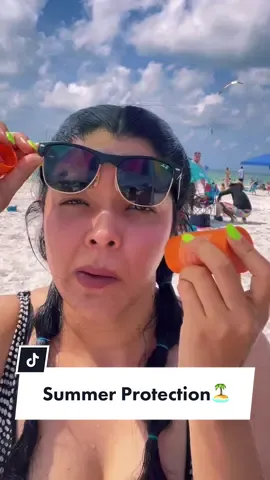 Es muy difícil estar en la playa y grabar😂 me mentalizo en : Disfruto? o creo contenido, pero las 2 al mismo tiempo no puedo😂😂 pero esto es parte de cómo protejo mi cabello y la piel de los rayos UV. •Heat protector by @sunbum  •Protector Solar en barra @doterra No grabe el paso 3 y 4 pero luego al salir de playa, solte las ligas , peine y aplique el leave In  conditioner, deje secar el cabello un 70% , al estar seco aplique el serum y quede lista para el 2do round✨ pueden hacerse 2 trenzas para mayor control del cabello🤪#summervibes 