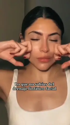 Taller gratuito y en vivo de yoga facial y drenaje linfático, entra al link de mi perfil para participar 🤍 . . . #yogafacialmexico #automasaje #faceyoga #skincareroutine #instabeauty #instablogger #explorepage #ａｅｓｔｈｅｔｉｃ 