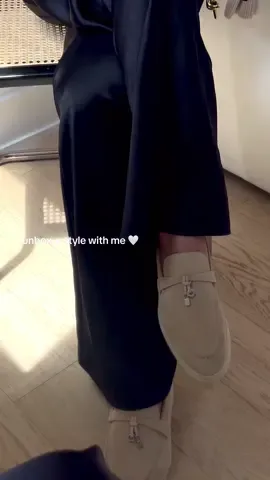I’m so in love 🤍 #fyp #loropiana #loropianashoes #unboxing #summeroutfitinspo 