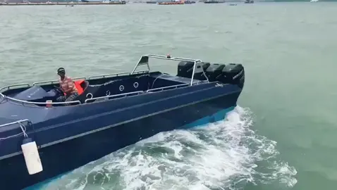 cocok berangkat kitaa😎. #hantulaut🏴‍☠️ #pelautindonesia🇲🇨🇲🇨 #mafialaut💥 #jjviral2023 #speedboat #tiktok #uangtiktok #fypシ゚viral #wajahbatam #pulaubuluh #mercuryverado350 #batam #berangkatkerja 