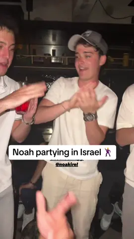 he enjoyed this sm 🥹🥹 #noahschnapp #noahfanposts #noahschnappfan #schnapple #fy #foryou #fyp #fypシ #viral #dancing #vacation 