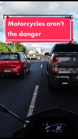 This is extremely common on Auckland Motorway. This happened on 19 July, but get these guys at least once a week. #assholedriver #dangerousdriving #auckland 