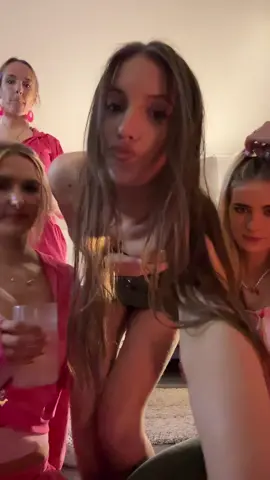 Raquelle amgoinst the barbies #fyp 