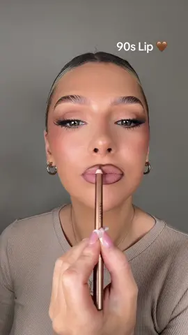 90s Lips Forever 🤎 #90slip #lipcombo #90slipcombo #brownlipliner #liplinertutorial #howtooverlineyourlips 