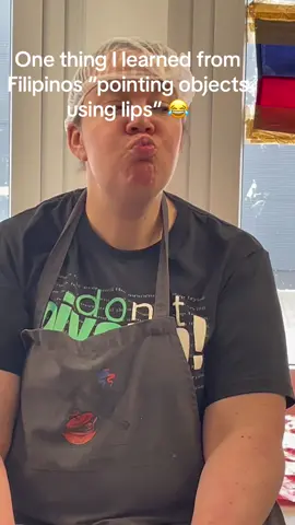 One thing I learned from Filipinos “pointing objects with your lips” putingpinay #ngoso #foreignerspeakingtagalog 
