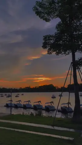 Gửi chút hoàng hôn mộng mơ cho những ai đang nhớ Huế🌅 #xuhuong #xuhuongtiktok #trending #75hue #vairal #hoanghon #xyzbca #sunset 