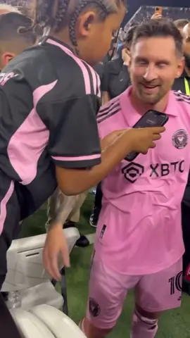 Saint West, hijo del rapero Kanye y la modelo Kim Kardashian, tuvo su foto con Leo Messi y la alegría fue TOTAL 😅 #intermiami #lionelmessi #TikTokDeportes #kanyewest #kimkardashian