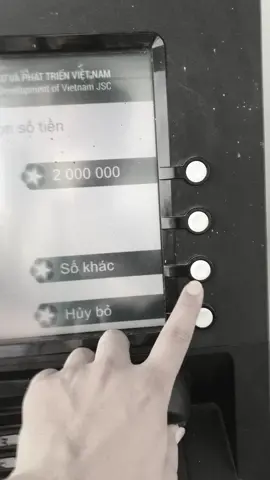 Tiền không mua được tất cả,nhưng không có tiền mới nhục....