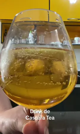 #cascaratea #drinkrecipe #icetea  Receita: chá de cascara, água com gás, limão e gelo. Onde encontro o chá? @donapaulaoficial