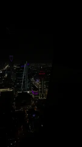 آه ما أرق الرياض تالي الليل💛 #vnvideoeditor #explore #riyadh #الرياض #تصويري #اه_ماارق_الرياض #ترند #البدر 