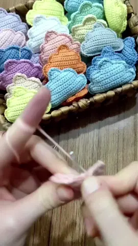 Cómo empezar en el Crochet y los Amigurumis? Debes de saber antes de empezar! 🧶💡 En este video de, te revelaré lo que debes saber antes de adentrarte en el maravilloso mundo del crochet y los adorables amigurumis. 🎉 Prepárate para aprender los fundamentos, no puedes perderte nuestra cuenta #CrochetParaPrincipiante s#AmigurumiTips #TutorialesDeTejido #CrochetGratis #TejidoCreativo #AprendeCrochet #AmigurumiParaTodos #CrochetTraining #Crochet2023
