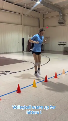 Making it hott for todYs warm up session 🔥🏐‼️ Plyos & core work! #volleyball #volleyballlife #trainingsbyt #volleyballlessons #volleyballtiktok #hitterdrills #volleyballplayers #volleyballticktock 