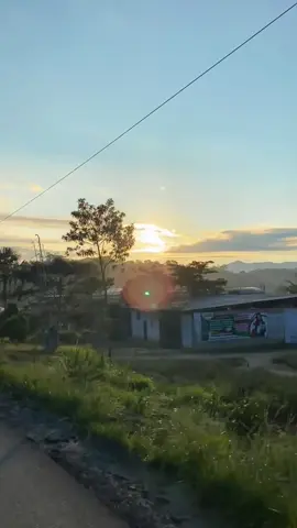 Mañanas que te reinician la vida 😍 #paisajes #viajesenmoto #selva #amanecer 