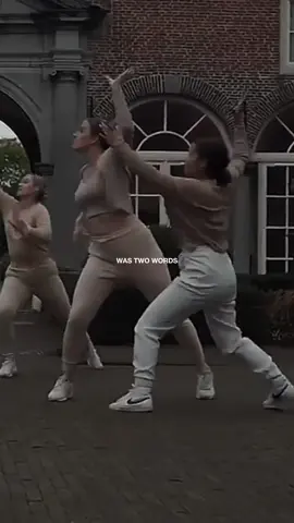 If you have a dream… chase it 🔥 #dancemotivation #danceinspiration #dancegoals #dance #dancerthings #dancersbelike #dancersoftiktok #danceteacher #dancelife #valerievanleeuwen 