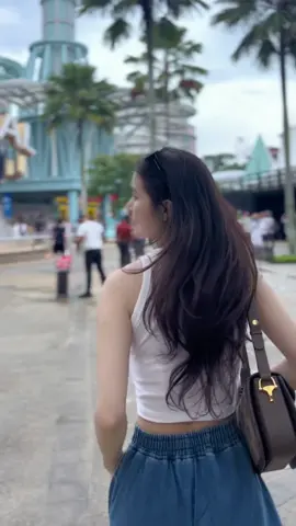 Hi Universal 🌏 #MỗiNgàyMộtOutfit #xuhuong #cáchphốiđồxinh #trending #singapore 