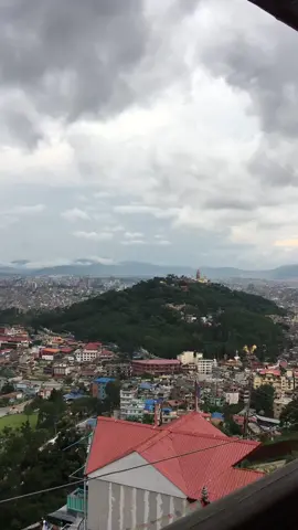 📍Monkey Temple Restaurant & Bar. Just 10 minutes away from Swayambhu and you get this view. 