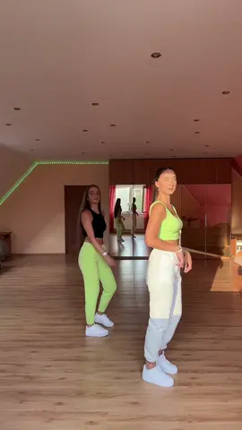 Spell your name with letters T, O, E, M, S ☘️🖤 #dancechallenge #dancetrend #dance2023 #dancersoftiktok #dancers #rihanna #rihannadance #dancechallenge2023 