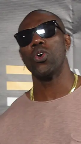 We gotta see Terrell Owens at more Phillies games!! ⚾️ I would pay to see him chuck a wild 90 mph for the ceremonial first pitch🤣👀 Whenever we get the chance to talk to non-baseball players we always gotta ask them about baseball 😎 Shoutout to @The Players Alliance for such a great event in Seattle during MLB all star week 🎉⭐️ #terrellowens #eagles #philadelphiaeagles #philly #phillies #baseballplayer #pitcher #homerun #softball #sports #football