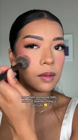 why does it just make me want to put on more 😳😳 #blushhack #blushtrend #colorchangingblush #fentyblush #creamblush 