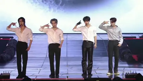 i've got goosebumps from this performance's excellence 🌟🙌🏻 #junhui #moonjunhui #hoshi #kwonsoonyoung #the8 #xuminghao #dino #leechan #seventeen #svt #seventeenconcert #followtoseoul #idontunderstandbutiluvu #performanceunit#perp #foryou #trend #viral 