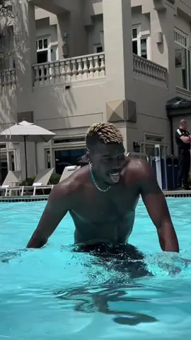 Pool session in LA 🌴 #juventus #pogba #usa 