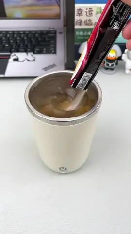 Useful coffee mixing cup! Highly attractive and particularly useful#tiktokshopbacktoschool #goodthing #fyp #homegoodthing #cup #automaticmixingcup #coffeecup #tiktokshop 