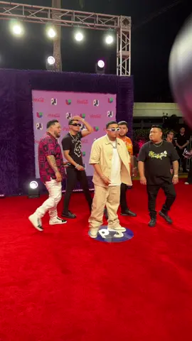 📸 Fuerza Regida en la alfombra roja de los Premios Juventud 2023 en San Juan, Puerto Rico #pichichipixx #fashiontok #moda #premiosjuventud 