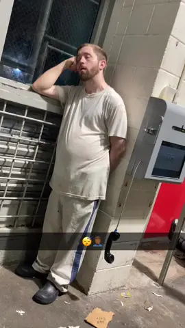 He high asf tryna play it off like he coolin 😅😅  leave da tuenchi alone ppl #FreeWhoMatters⛓️🖤 