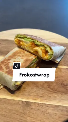 Frokostwrap 🌯🤤😍 Skikkelig enkelt og skikkelig digg!!  Blir veldig glad om du legger igjen et ❤️ Alt du trenger er:  Tortillalefse  Avokado Mozzarella  Rød pesto  Eggerøre Gjør som vist i videoen og stek i et par minutter på hver side i en tørr panne ❤️ #oslo #foodporn #Foodie #instafood #foodstagram #FoodLover #foodphotography #foodblogger #delicious #yummy #homemade #healthyfood #fooddiary #foodiegram #foodpics #foodislife #foodblog #tortillachallenge #foodlovers #foodgram #matprat #matblogg #viral #trendingreel #foodinspo #trendingsong #matoppskrift #TortillaTrend #airfryerrecipe 