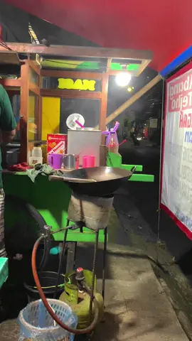 Ceritanya lagi makan nasgor #kuliner #fyp #fypシ゚viral #statushalu #storytime #storyprank #storyhalu #prankstory #halu #bogor #storydijalan 