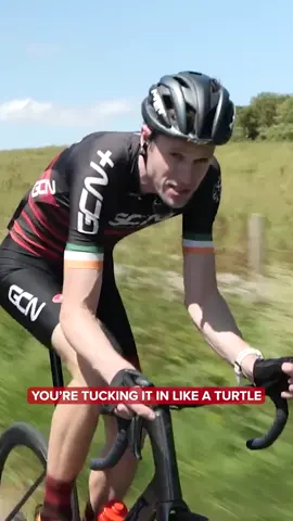 How to speed up on the flats! 🚴‍♂️💨 Here are Conor’s tips to improve your position and increase your speed! What are your best tips for riding fast on the flat? 👀 #GCN
