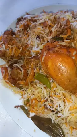 Karachi Special Masaladar Chicken Biryani Watch full recipe on my YouTube channel link in bio #tikkabiryani #resturantstyle #karachibiryani #resturantstyle #afiaskitchen 