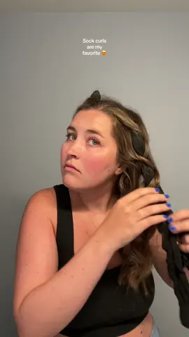 Sock curls have been my favorite so far! Can’t get over the shine in my hair thanks to the hair oil and dae stargloss 😍 #sockcurls #sockcurlsresults #hair #hairstyle #fableandmane #daehair #relatable #Lifestyle #heatlesscurls 