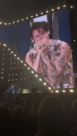 love on tour forever! 🌟🫶🏻💘🧸🌷 #loveontour #lot #harrystyles #loveontourreggioemilia #finalshow @HSHQ 