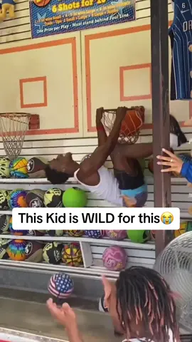 Them Boardwalk Rims are built DIFFERENT😭🤣 #fyp (via Baybayent/IG)