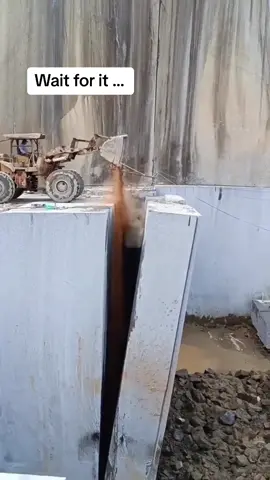 How does this even work 🤯 #construction #oddlysatisfying #crazyhacks #buildingsite 🎵: Chicago Blues - Joshua Redman🎶