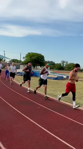Indian run on a beautiful Sunday evening.🏃🏻‍♀️🏃🏻‍♂️🏃💯  #indianrun #Running #conditioning #cardio #sundays #teamwork #atx #austin #boxing #mma #fightfamily #coachmaria #letswork 