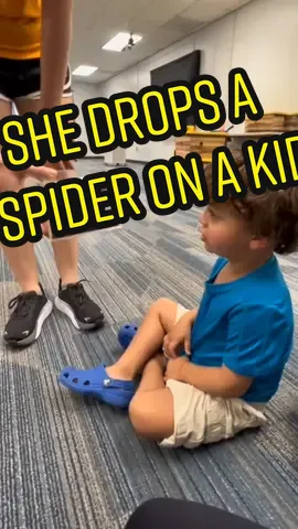 #stitch with @Alycia Prasad This kid may never like spiders after this one. #fyp #funny #funnyvideos #foryoupage #spider #kids #scary #scared #run #reaction 