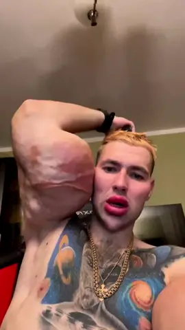 Rukibazuki Kirill 🌋🪨 . . #tiktok #musculação #viral #popeye #rukibazuka #synthol #lubahulk #academia #hulk #musculos #biceps #gym #GymTok 