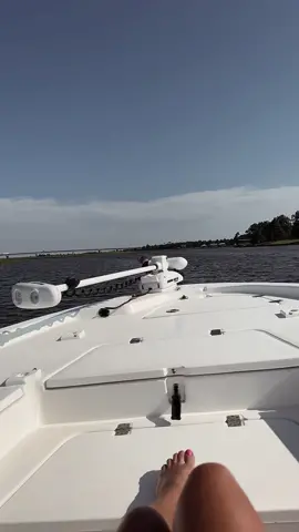 Boat days are the best days. #seafox #seafoxboats  #summervibes  #tanlines  #sun #mondaymood #foryou  #4u  